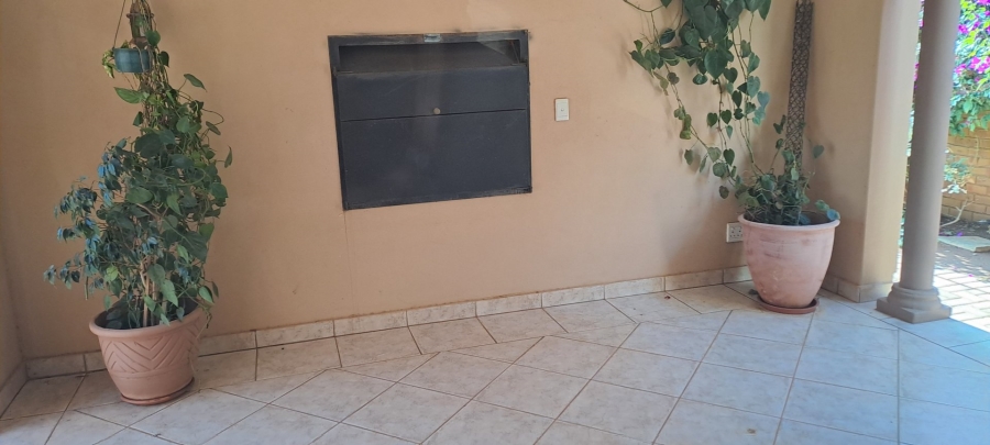  Bedroom Property for Sale in Wilkoppies North West